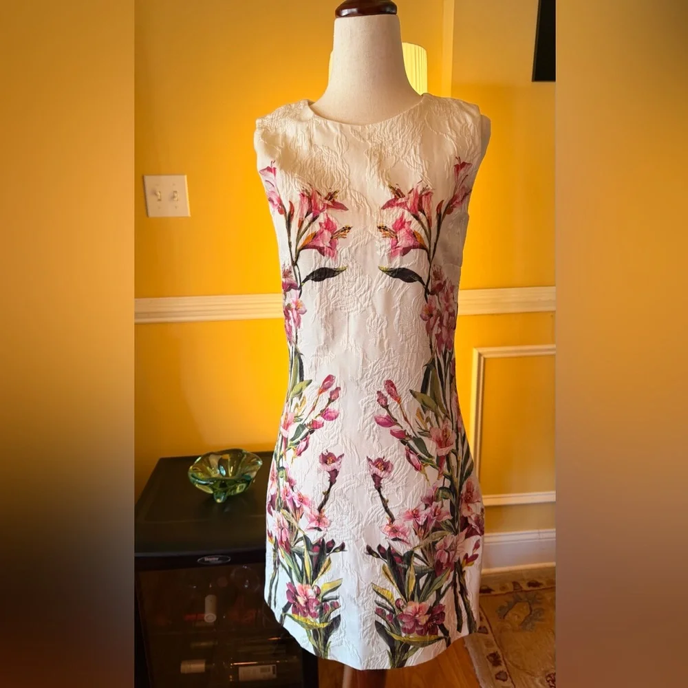 DOLCE & GABBANA - White and Pink  Brocade Mini Dress - Picture 8 of 8